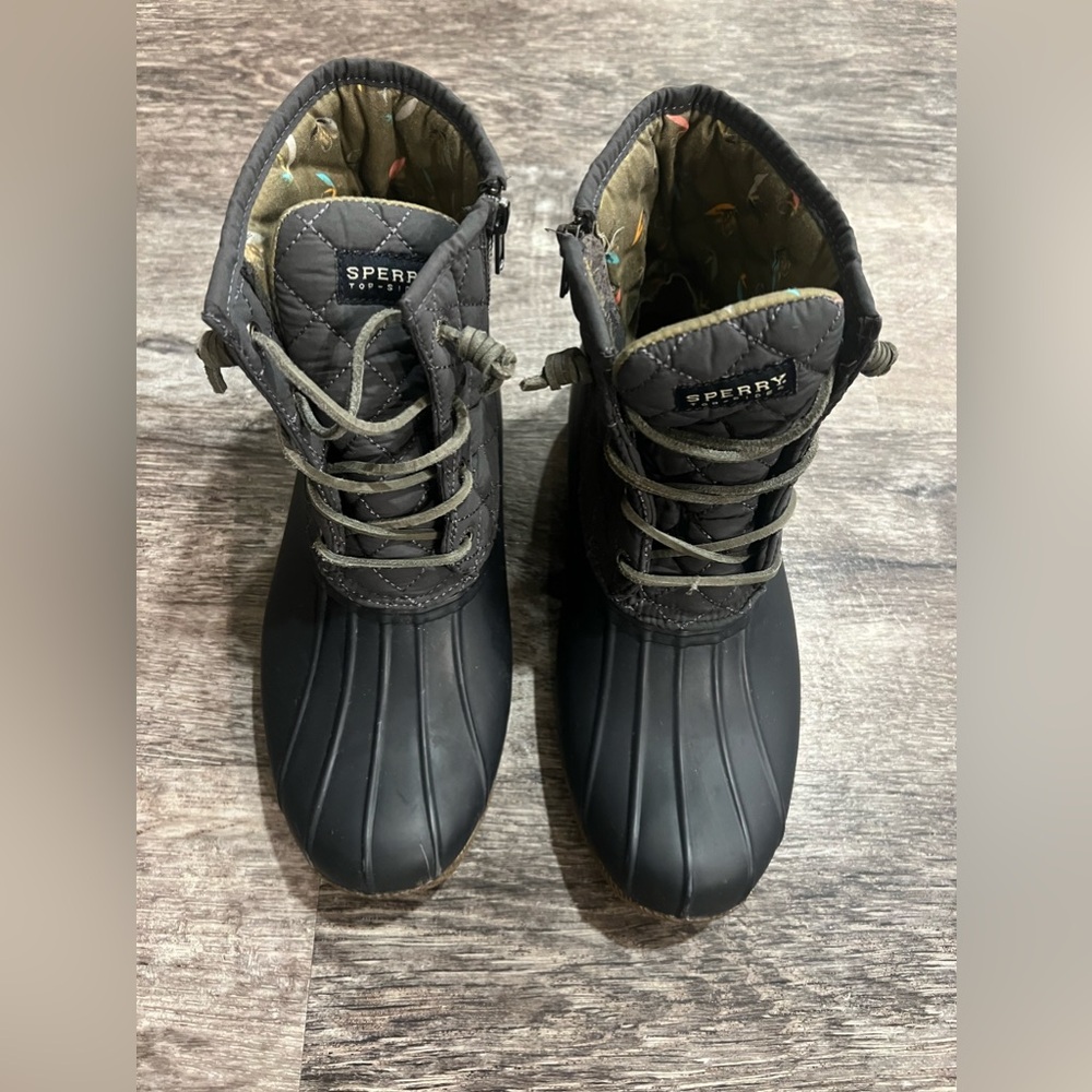 Sperry Quilted Duck Boot, Navy women’s size 9.5